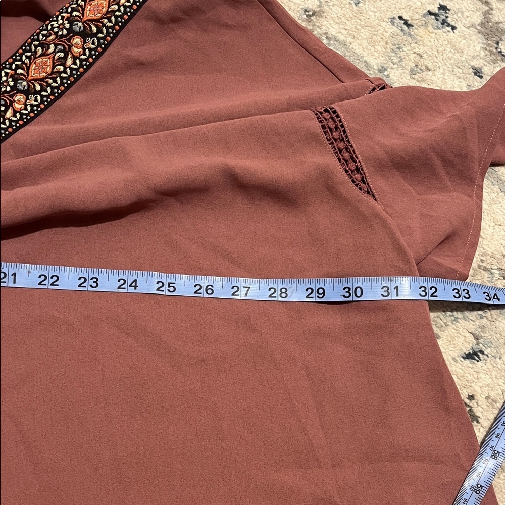 Emery Rose Embroidered V Neck Blouse Dusty Rose Mauve - Picture 7 of 10